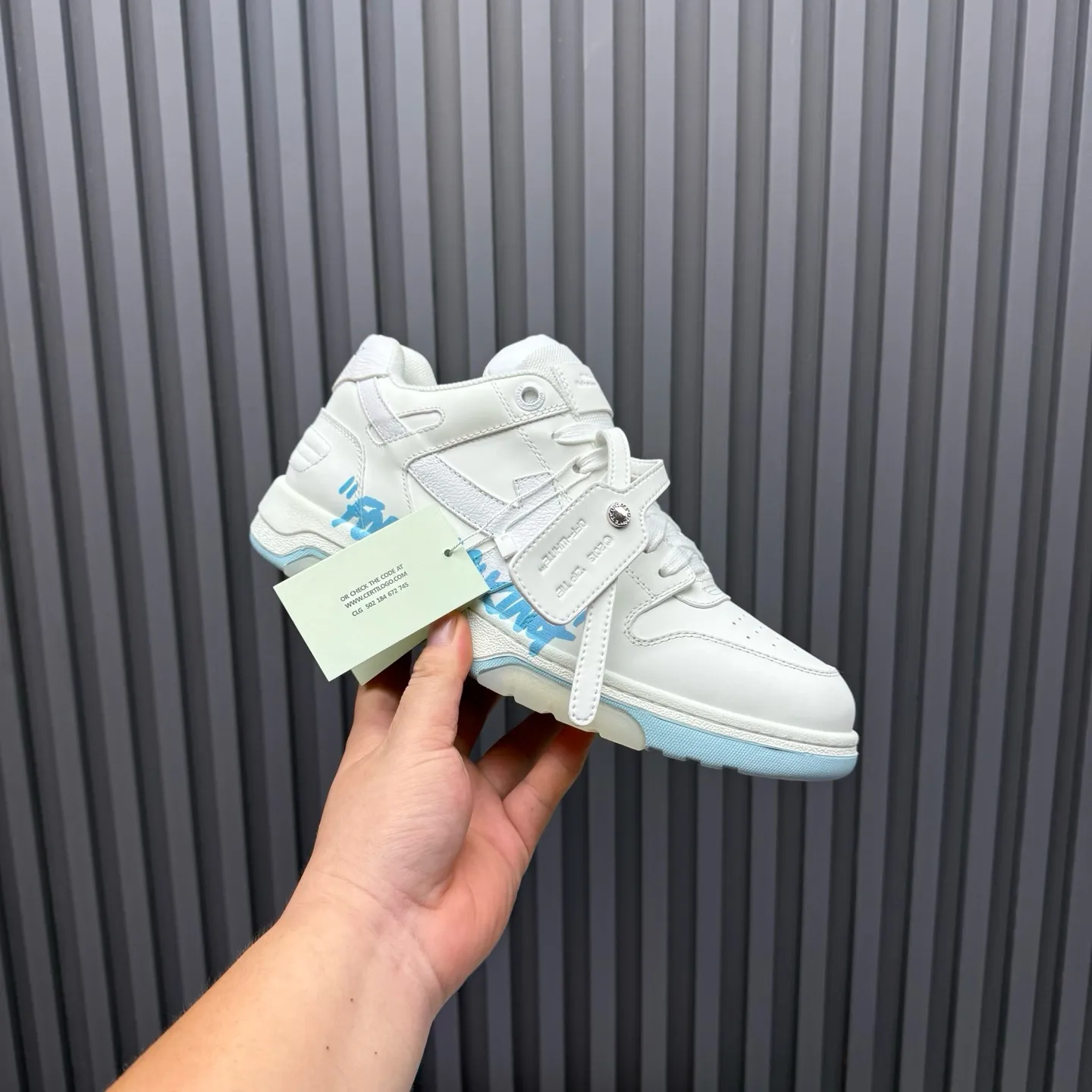 【off- white】P: 620💰Couple model👫, Size: 35-44 (Customized for men 38.45.46) High-quality version👊 "Out of office" series original molding, original lasting, production process 1:1 Original ➰OFF GRAY WHITE OW ➰ First-layer cowhide Imported skin-friendly and environmentally friendly polyester mesh Original molding high elastic and environmentally friendly molding pad Made with the original lasting process. The original molded rubber outsole (never yellows and deforms) has a super correct shape, bright color and strong three-dimensional effect👍. Packaging💯Full set of packaging synchronized with the official website (branded paper, certificate of quality, branded cloth bag)